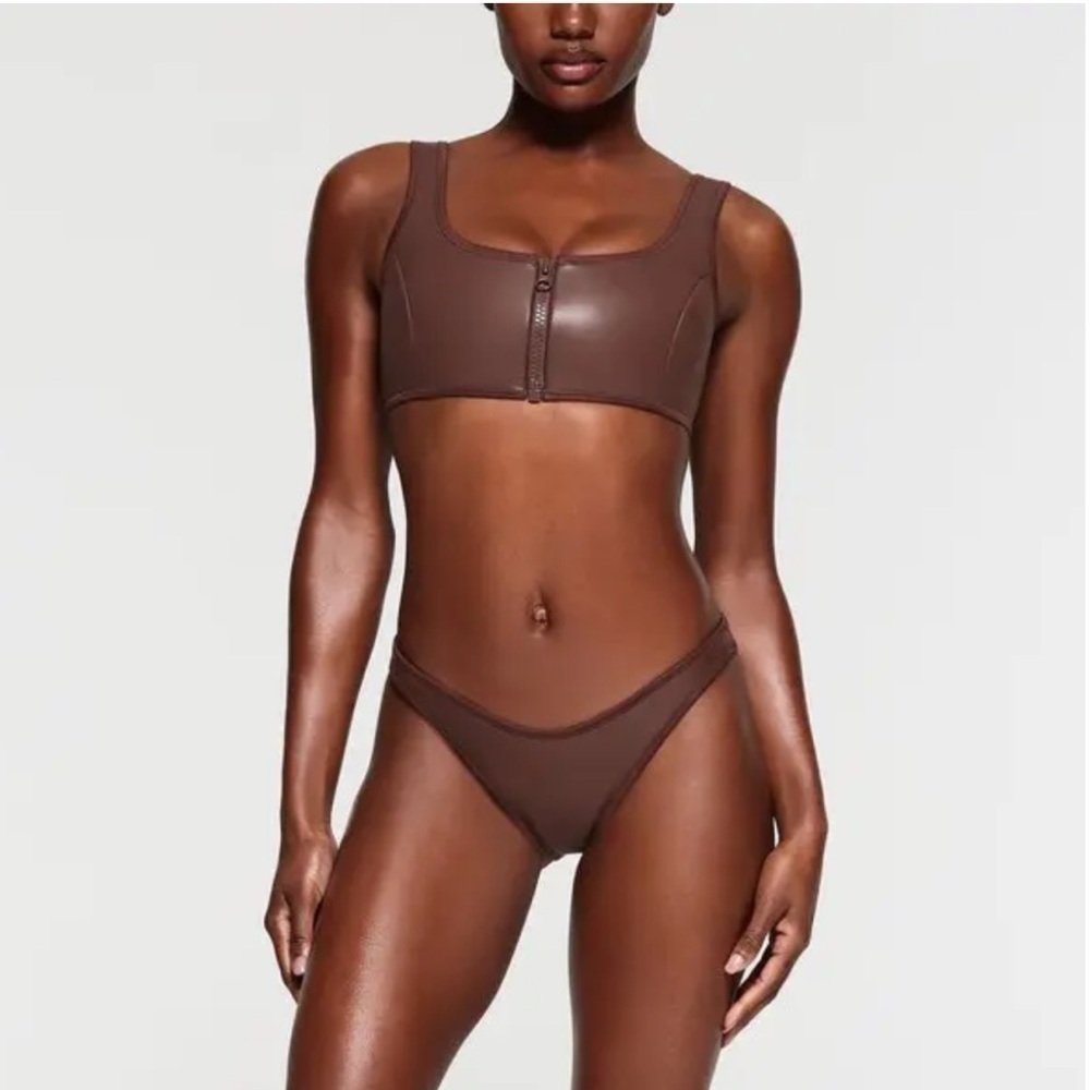 SKIMS Rubberized Scuba Swim Tanga Bikini Bottom in Cocoa Size XXS SKU:47R